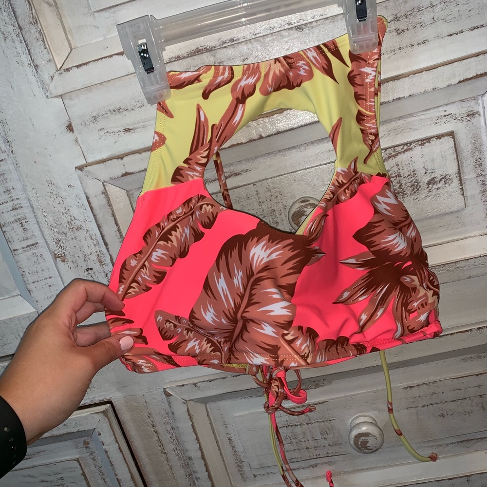 SWIM TOPS - Picture 3 of 6